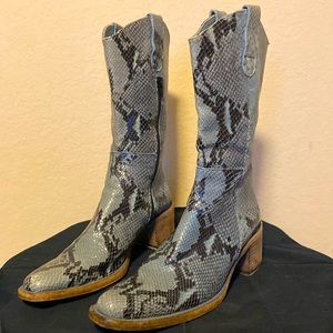 Hype vintage blue snakeskin boots
